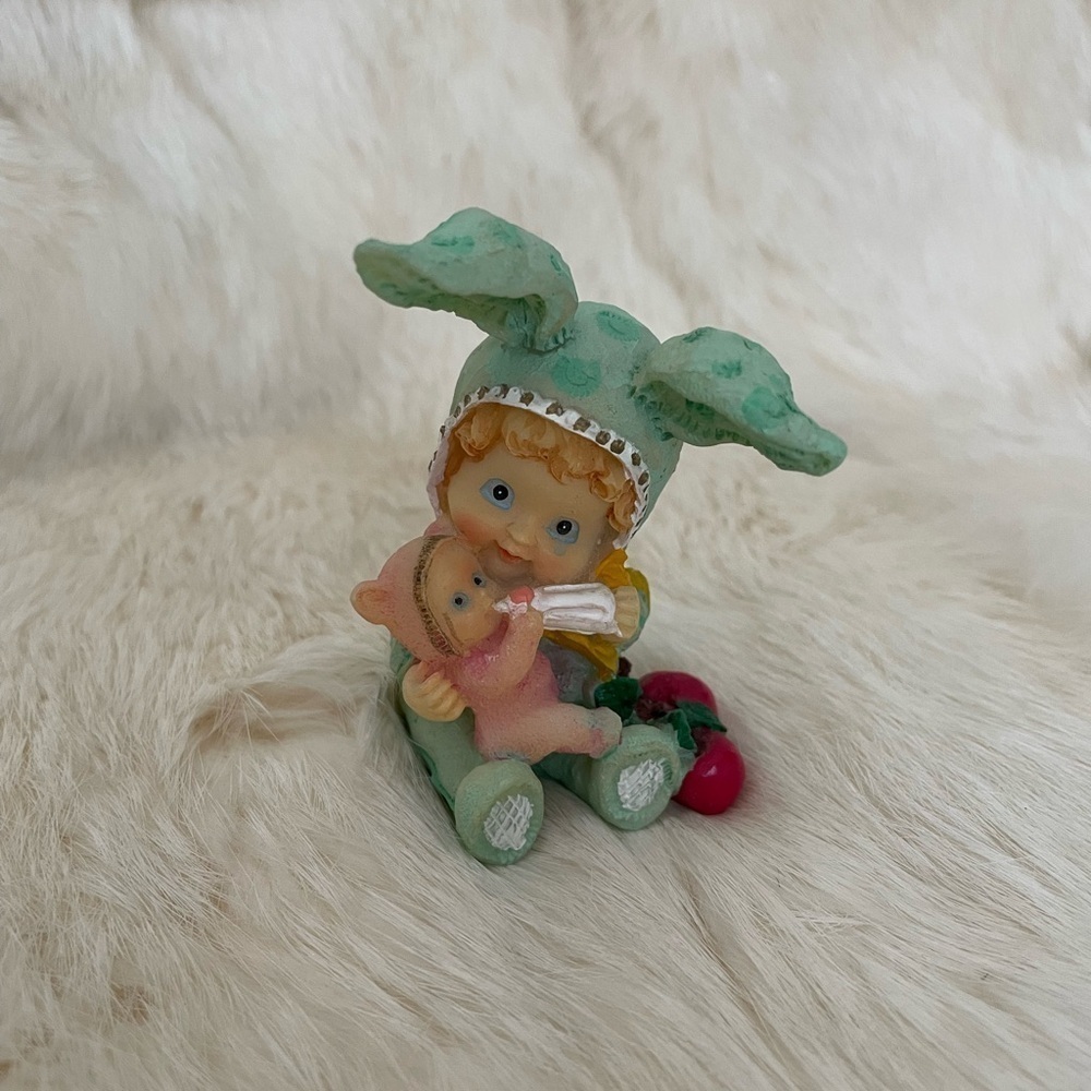 Precious Moments Figurine. Little Girl With Doll. Vintage